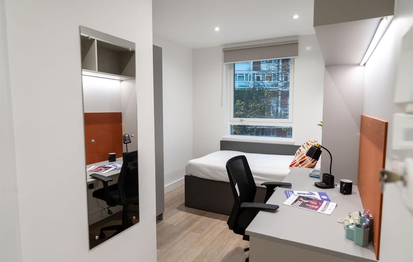 Kennington Lane, Elephant & Castle, London - Image 1